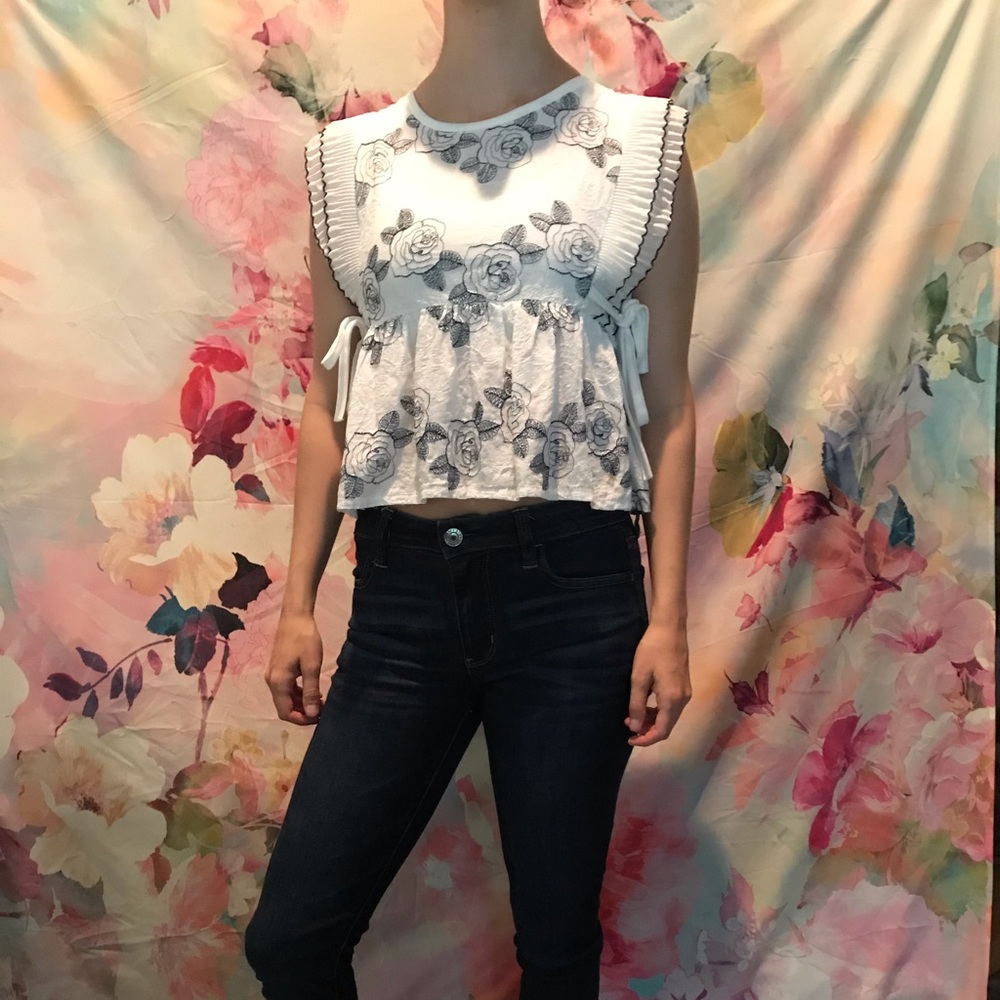 Cropped floral top
